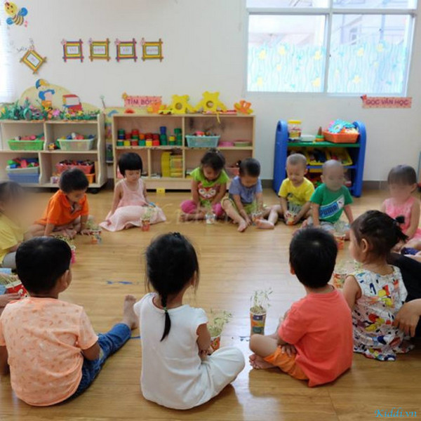 Nhiều công nhân còn băn khoăn về trường mầm non gửi con trẻ